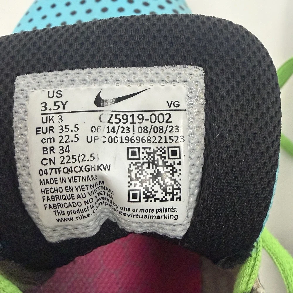 Nike lace up